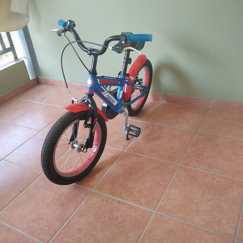Orient Rookie 16" kids bike used with adjustable seat and training wheels