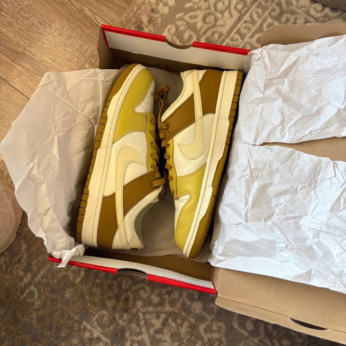 Nike Dunk Low new, size 43, yellow and gold