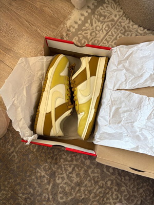 Nike Dunk Low new, size 43, yellow and gold