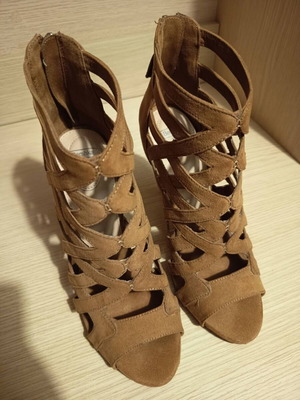 Bershka women's brown platform sandals size 38 like new