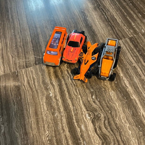 Hot Wheels toy cars like new, pack of over 70 pieces