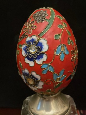 Αυγό cloisonné ασημένιο ρωσικό, κόκκινο με μπλε λουλούδια