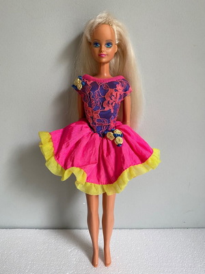 Hasbro Sindy doll Rainbow Collection dress 1992 used