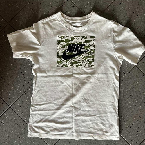 Nike camo t-shirt like new, white, size XL for 15-16 years old