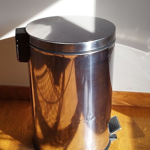 Metal pedal bin used, glossy finish 20lt