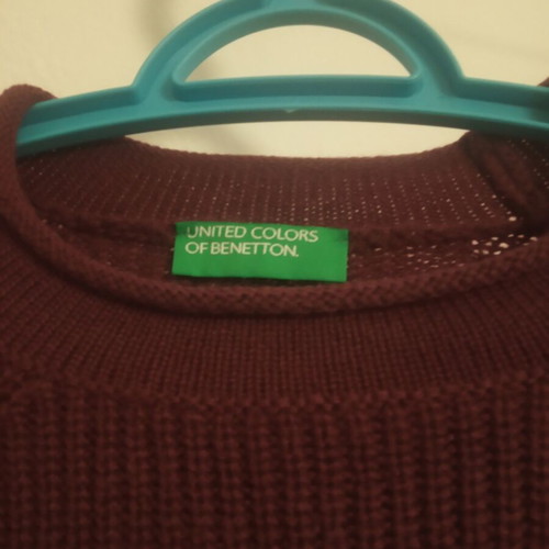 Benetton medium sweater new, dark burgundy