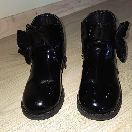 Nelli Blu kids boots size 30 like new, black patent leather with bow