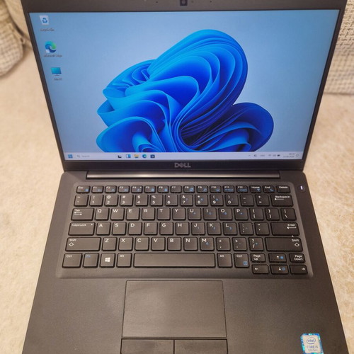 Dell Latitude 7390 Touchscreen laptop like new, Intel Core i5, 8GB RAM, 128GB SSD
