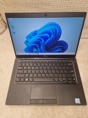 Dell Latitude 7390 Touchscreen laptop like new, Intel Core i5, 8GB RAM, 128GB SSD