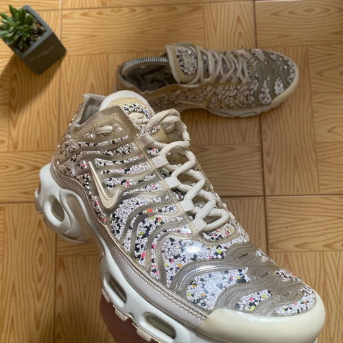 Nike Air Max Plus TN new, size 39, beige pattern