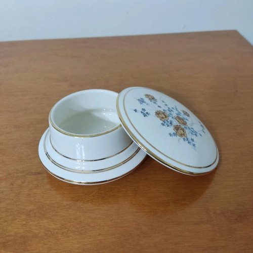 Porcelain jewelry box like new with beautiful design