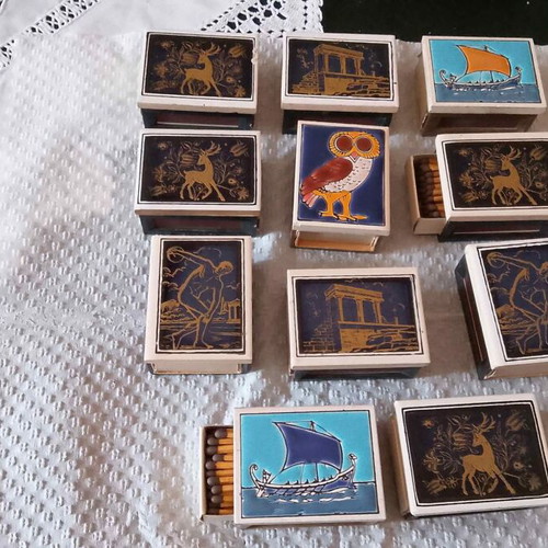 Collectible 1970 matchboxes like new, pack of 11 with tile and enamel