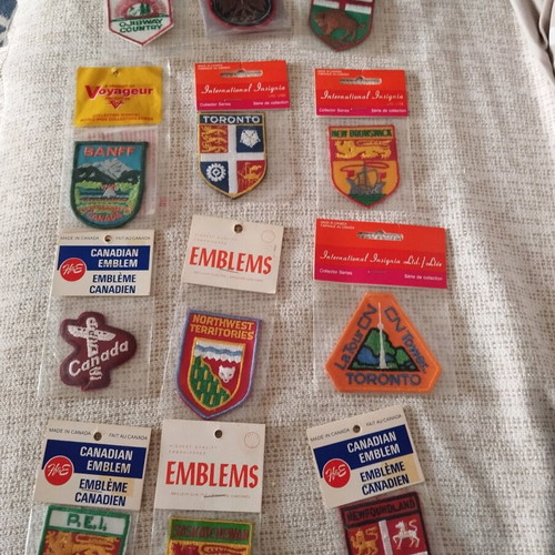 Canadian Emblems New, Set of 12