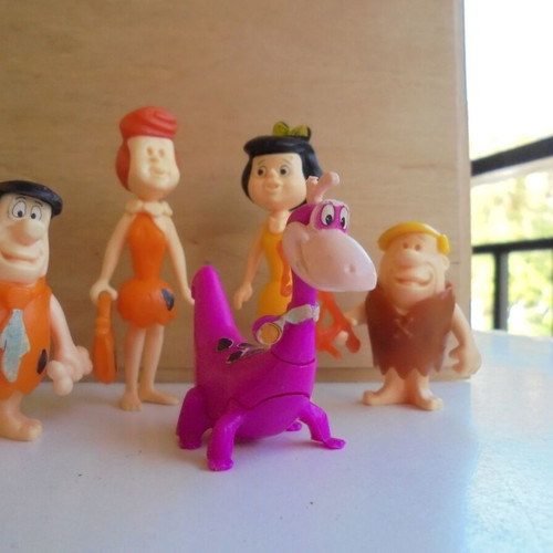 Flintstones Kinder collectible figures 6 pcs like new with extra items