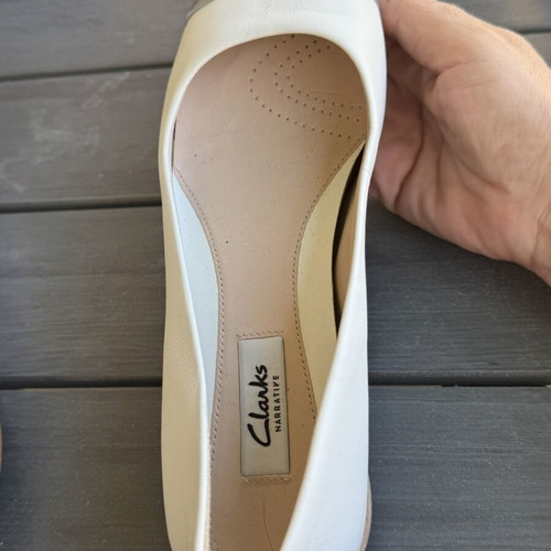 Clarks Narrative ballerinas like new, white leather with silver cap-toe