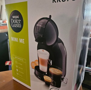 Καφετιέρα KRUPS Dolce Gusto Mini Me μαζί με 4 κουτιά κάψουλες kit kat