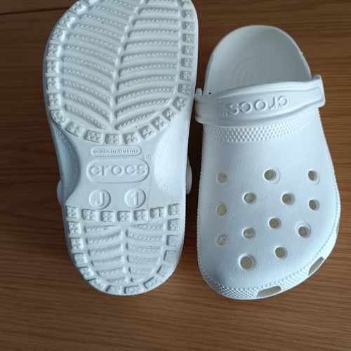 Crocs Classic Clog white, like new, youth size J1 (32-33)