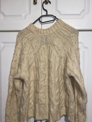 Stradivarius knitted pullover like new, size Small, cream