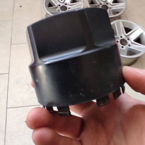 General Motors 15-inch wheel center caps like new