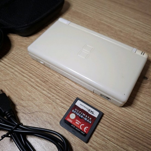 Nintendo DS Lite White like new with case and charger