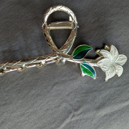Hair clip like new, metal