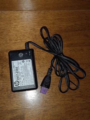 HP AC Adapter 0957-2385 22V with 230V power cable