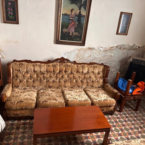 Vintage 80s sofa with carved wood – retro statement piece