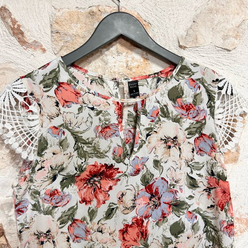 Emery Rose Floral Summer Dress like new with crochet lace sleeves, size S