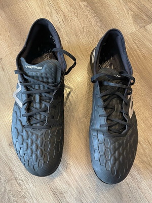 New Balance Visaro collectible football shoes like new, size 42.5