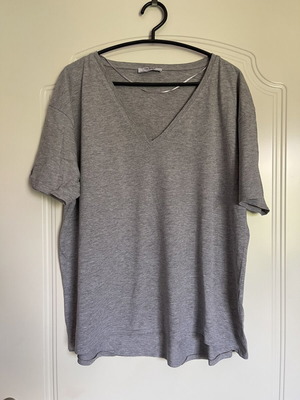 Zara T-shirt like new, gray, size L