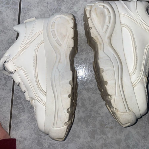 White athletic shoes with double sole used, size 37