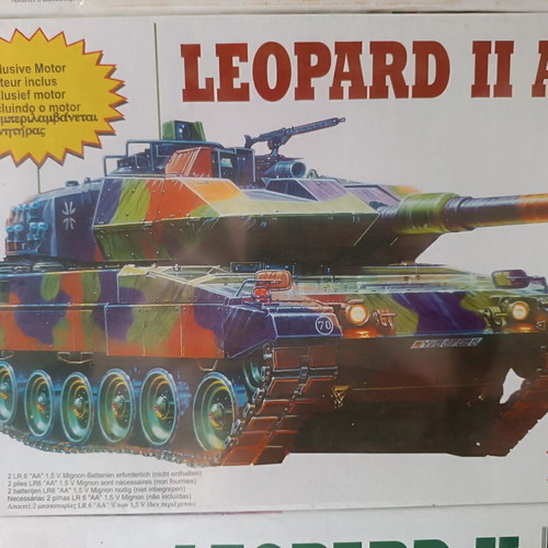Leopard II Tank Model Kit Scale 1:48 New with Motor