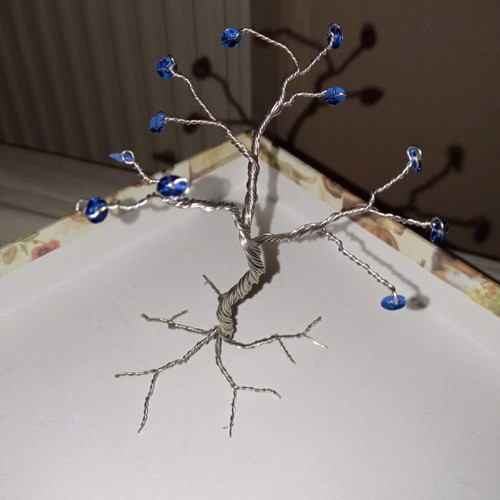 Wire trees with blue beads new, set of two