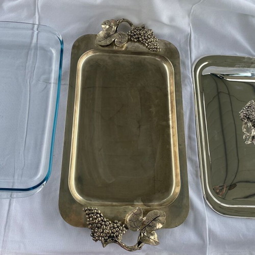 Serving set like new with silver-plated tray and Pyrex
