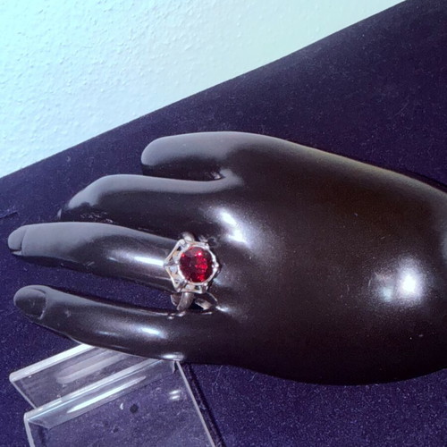 Silver Gothic Jenavi ring new, red