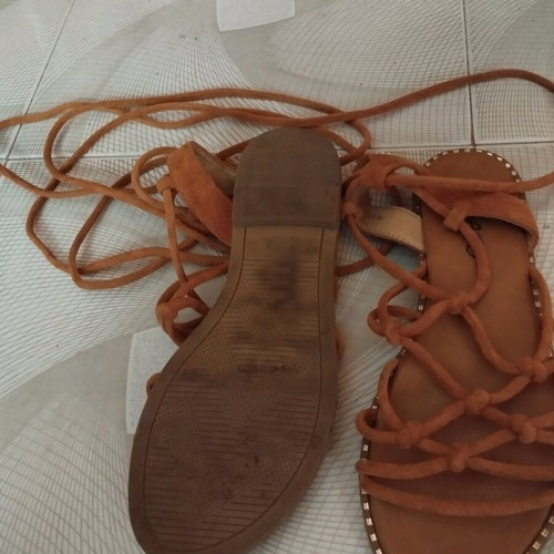 Sandals with laces like new, size 39, brown