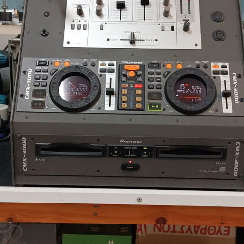 Pioneer CMX-3000 double CD player and DJM-300-S mixer like new
