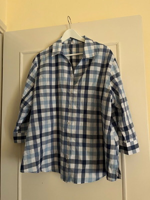 Checked women's shirt like new