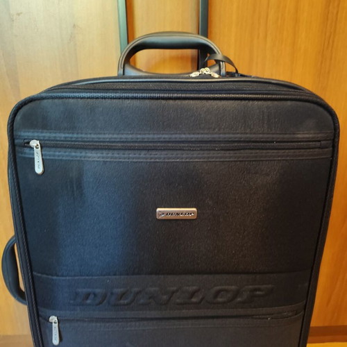 Dunlop Medium Suitcase new, black with wheels