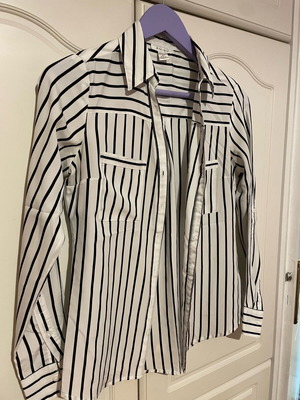 Striped shirt like new, size XS, black and white