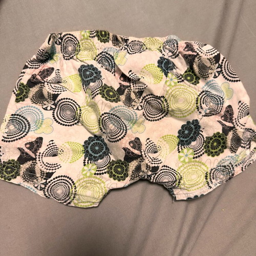 Girls' shorts like new, 6-9 months