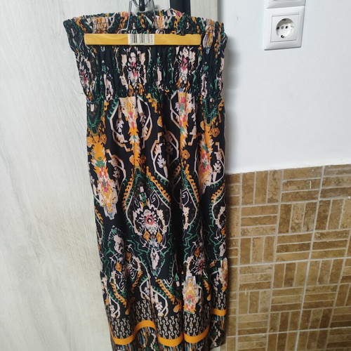 Long multicolor skirt with elastic waist and boho design