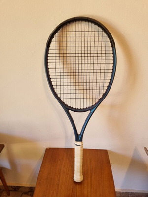 Wilson Ultra 100 V4 4 1/8 в добро състояние