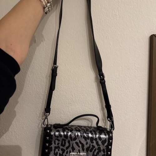 Michael Kors crossbody bag with studs like new, black