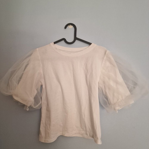 White blouse like new with tulle sleeves, size M