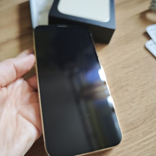 iPhone 13 Pro 128GB Gold with Apple Watch SE 44mm like new