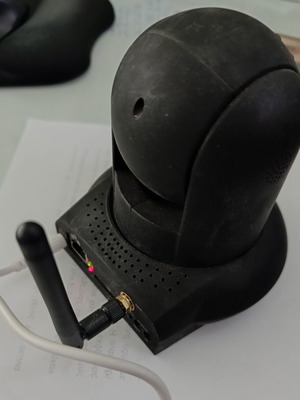 Foscam FI9821P IP Camera Wi-Fi HD black color broken used