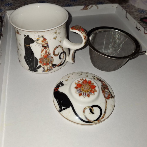 Porcelain tea set Cats series new, 2 cups with lids and strainer, cake plate