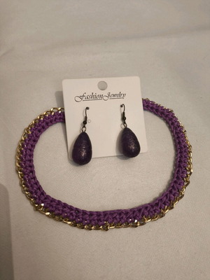 Necklace and dangle earrings set like new, purple