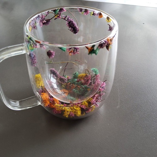 Glass mug new with internal decoration of dried flowers